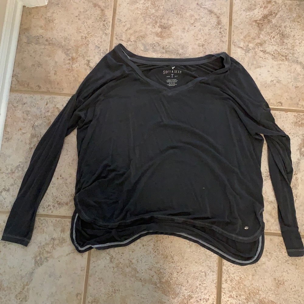 Flowy v neck long sleeve